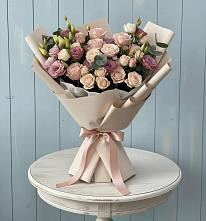 Букет цветов из:  Розы и Лизиантусы в Пугачёве