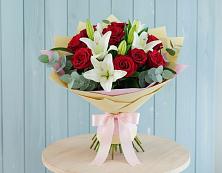 Букет цветов из:  Лилии и Розы в Пугачёве
