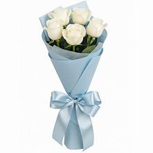 Букет 5 Белых роз Проуд в Пугачёве