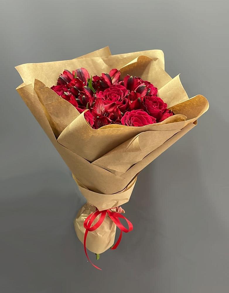 Букет цветов из: Альстромерии и Розы в Пугачёве