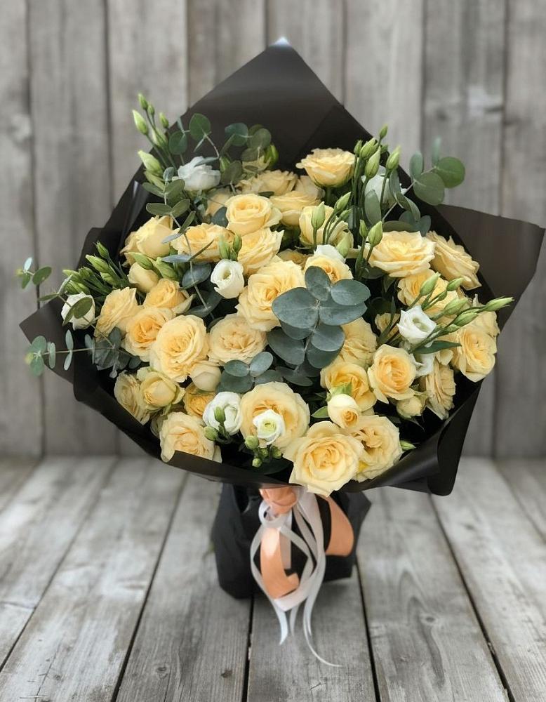 Букет цветов из: Розы и Лизиантусы в Пугачёве