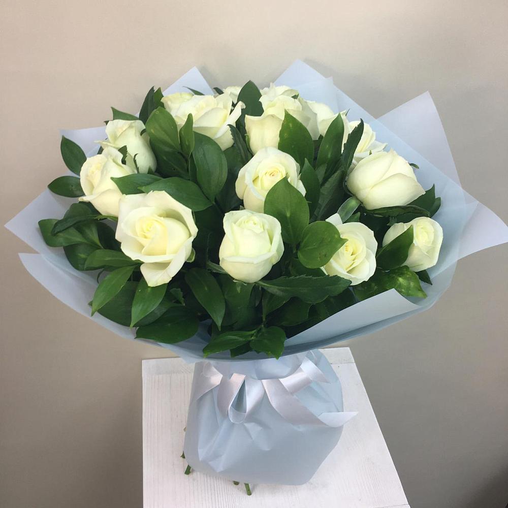 Букет 15 Белых роз Проуд в Пугачёве
