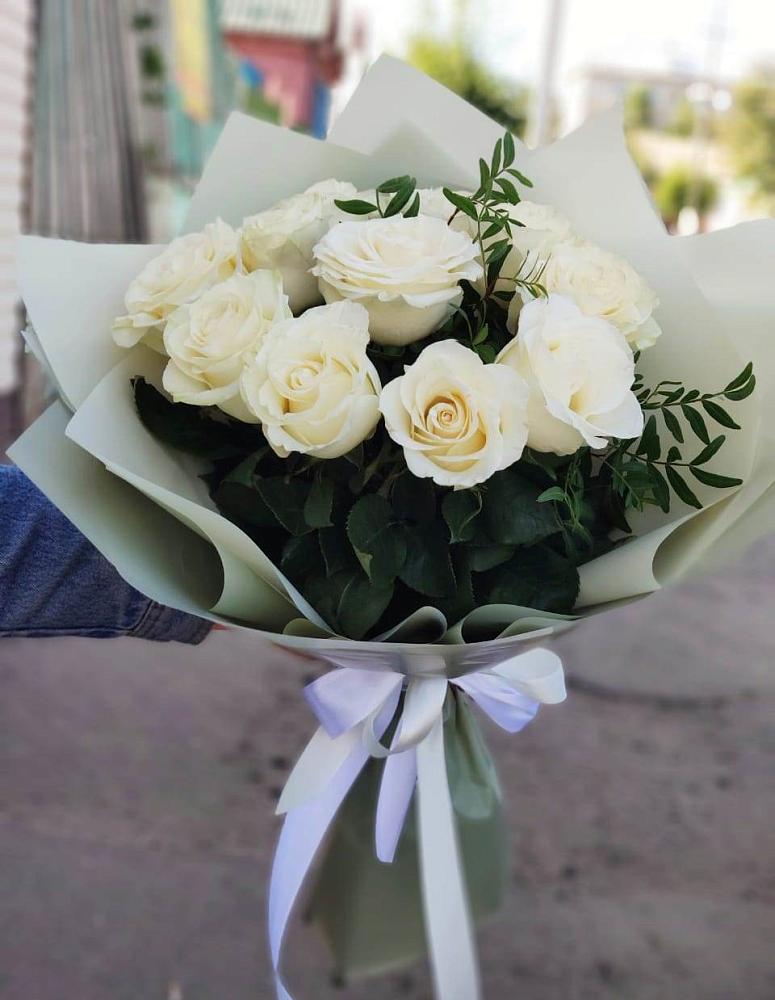 Букет Белые розы Проуд в Пугачёве