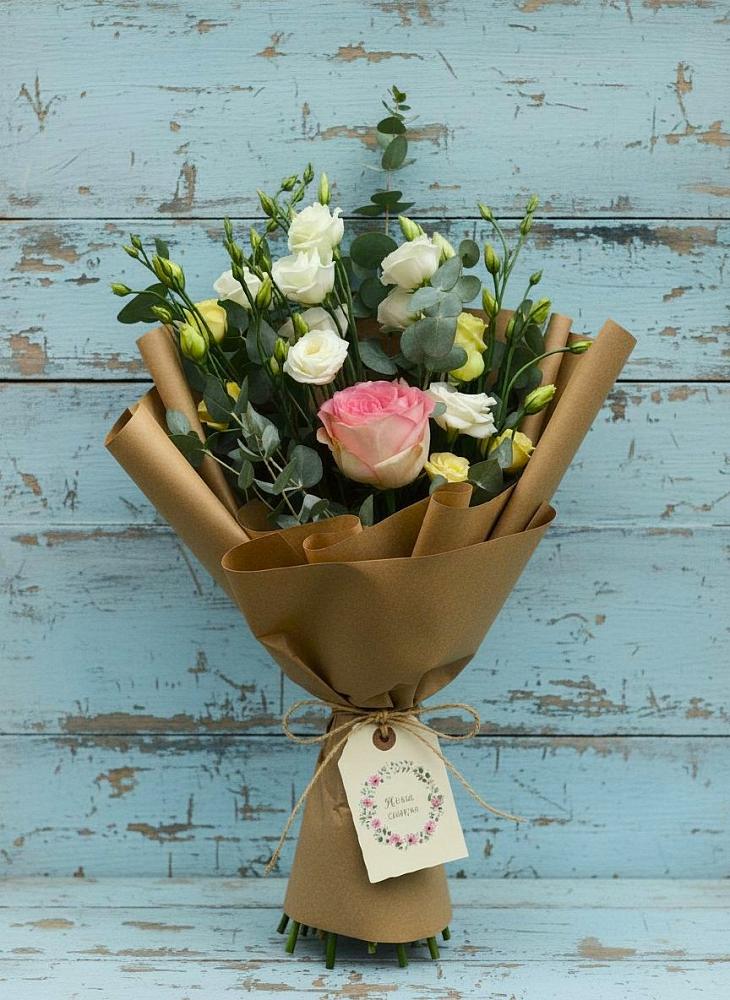 Букет цветов из: Розы и Лизиантусы в Пугачёве