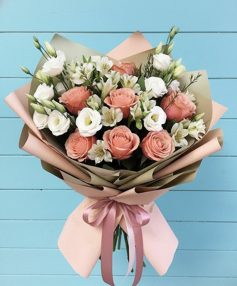 Букет цветов из: Розы, Альстромерии и Лизиантусы в Пугачёве