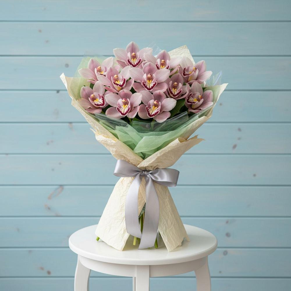 Букет цветов из: Орхидеи и Розы в Пугачёве