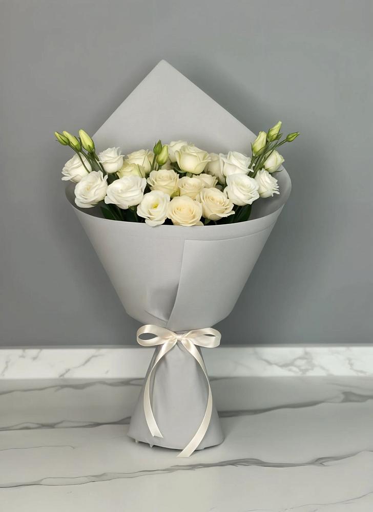 Букет цветов из: Розы и Лизиантусы в Пугачёве