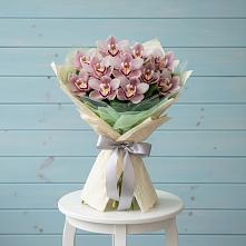 Букет цветов из:  Орхидеи и Розы в Пугачёве
