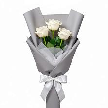 Букет 3 белые розы в Пугачёве