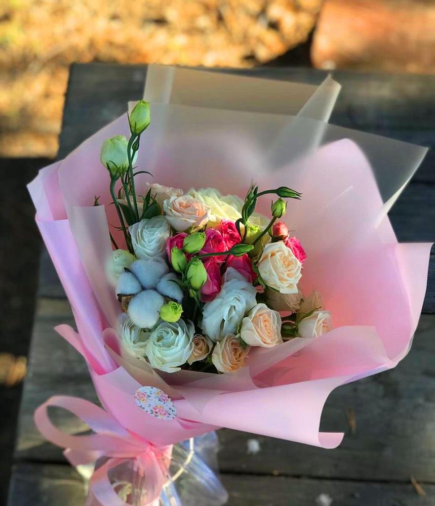 Букет цветов из: Розы и Лизиантусы в Пугачёве