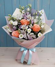 Букет цветов из:  Лизиантусы, Розы, Альстромерии и Гипсофила в Пугачёве