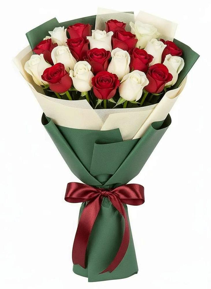 Букет Микс из красных и белых роз в Пугачёве