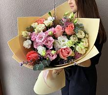 Букет цветов из:  Розы, Лизиантусы и Гвоздики #REPLACE_PRED# Пугачёве