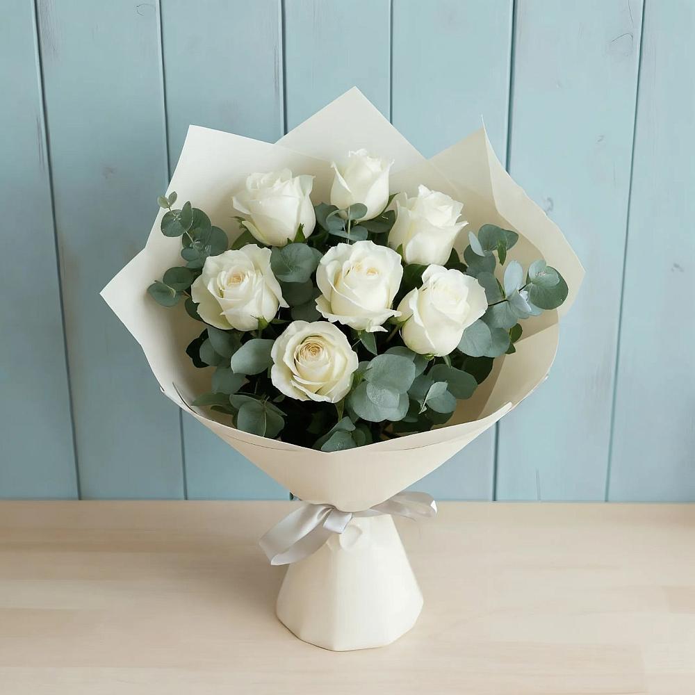 Букет Белые розы в Эвкалипте в Пугачёве