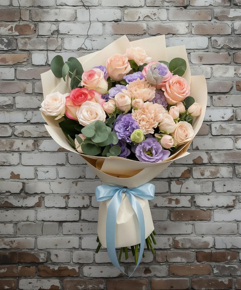 Букет цветов из: Розы, Лизиантусы и Гвоздики в Пугачёве