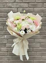 Букет цветов из:  Гвоздики, Розы, Лизиантусы и Хризантемы в Пугачёве