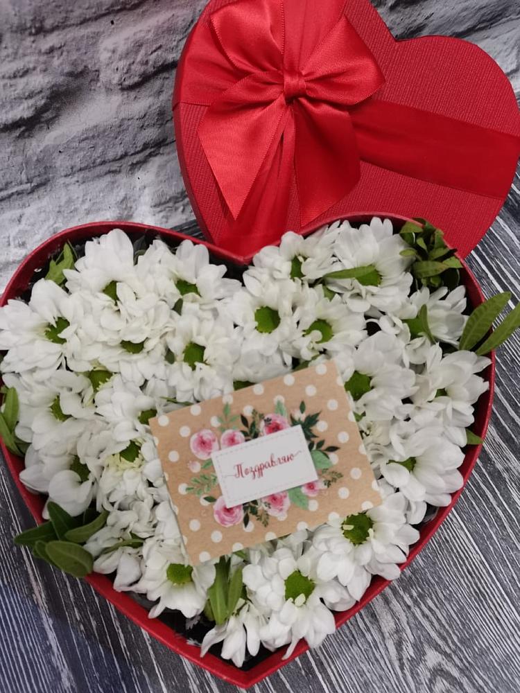 Цветочная композиция из Хризантемы в виде сердца в Пугачёве