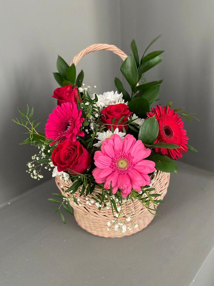 Цветочная композиция из Розы, Хризантемы и Герберы в корзине в Пугачёве