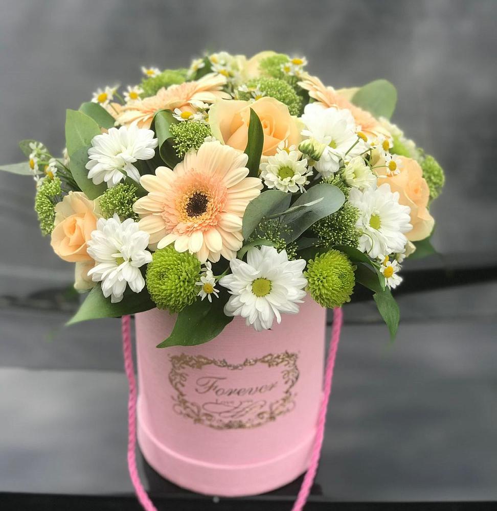 Цветочная композиция из Розы, Герберы и Хризантемы в шляпной коробке в Пугачёве