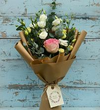 Букет цветов из:  Розы и Лизиантусы в Пугачёве