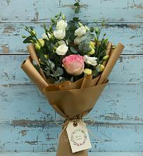 Букет цветов из:  Розы и Лизиантусы в Пугачёве