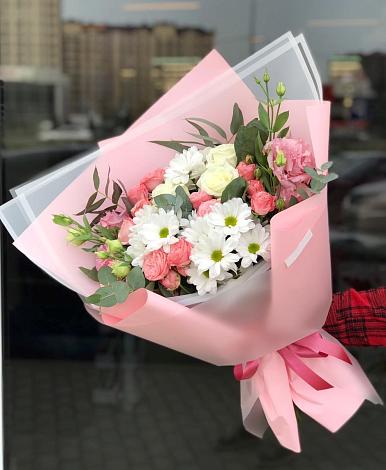 Букет цветов из: Розы, Лизиантусы и Хризантемы в Пугачёве