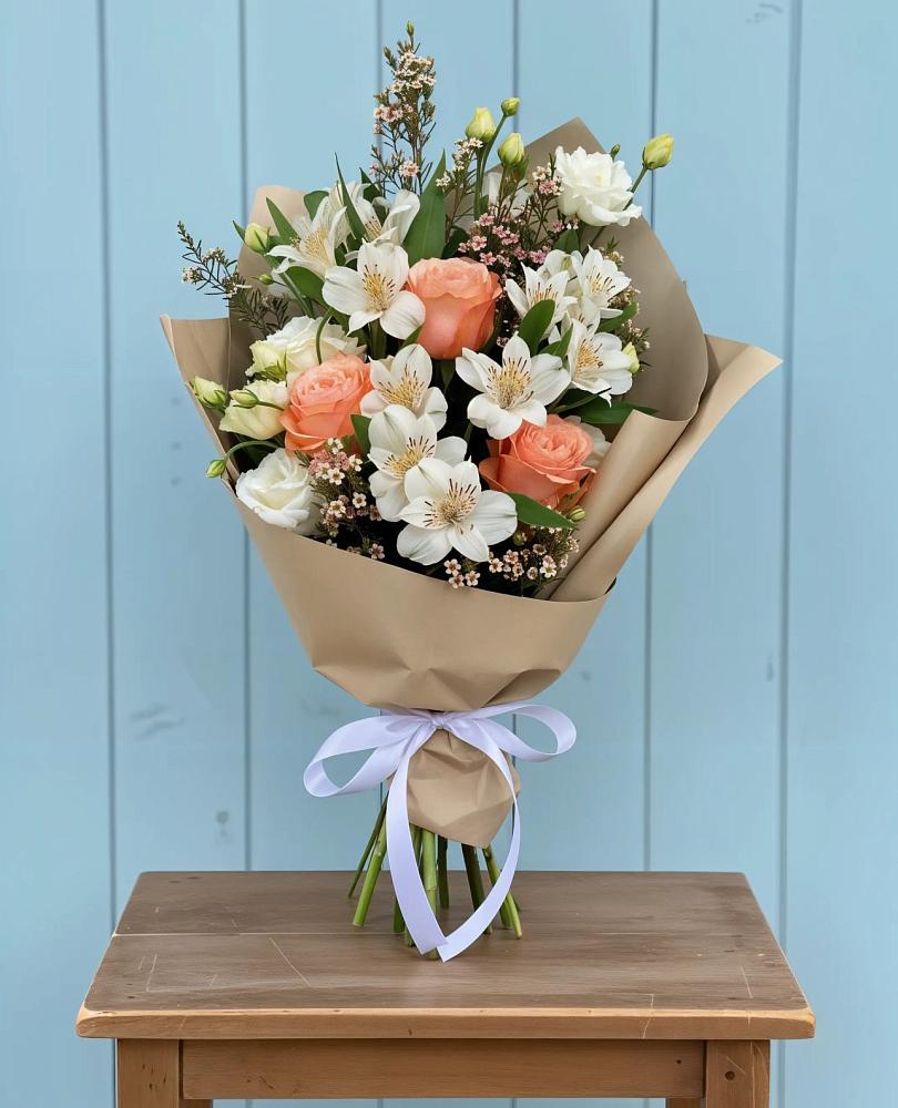 Букет цветов из: Альстромерии, Лизиантусы, Розы и Хризантемы в Пугачёве