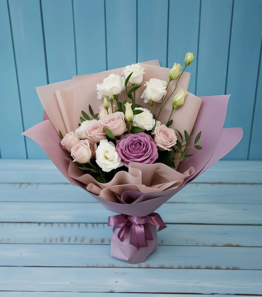 Букет цветов из: Розы и Лизиантусы в Пугачёве